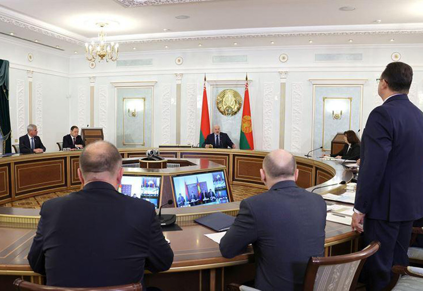 “Каждый должен распоряжаться своей судьбой”. Александр Лукашенко высказался на тему противоэпидемических мер и лечения от COVID-19