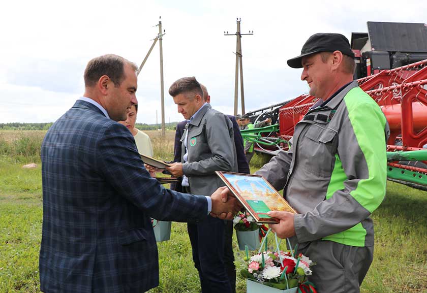 У СГФ “АграМілк” узнагародзілі перадавікоў жніва