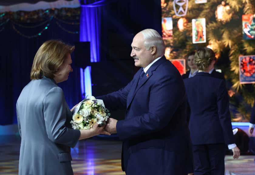 Lukashenko awards media and healthcare workers