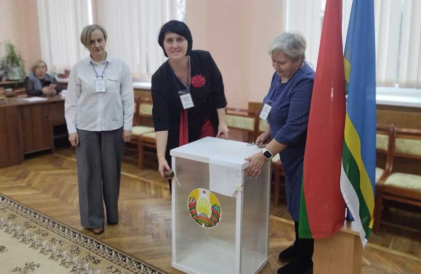 На Дятловщине открылись участки для досрочного голосования (фотофакт)