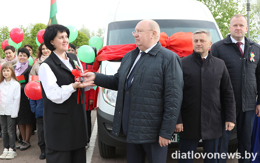 У сацыяльнай службы Дзятлаўшчыны – новы мікрааўтобус