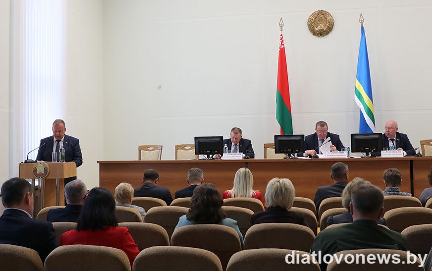 У райвыканкаме. У першым квартале раён спрацаваў паспяхова