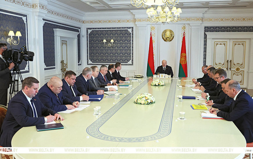 “Не раскачиваться, а бурить”. Александр Лукашенко ставит перед нефтяниками напряженные задачи