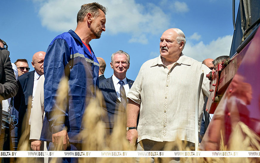 Инспекция в полях, нефтяные горизонты и таинственное интервью. Итоги недели Президента