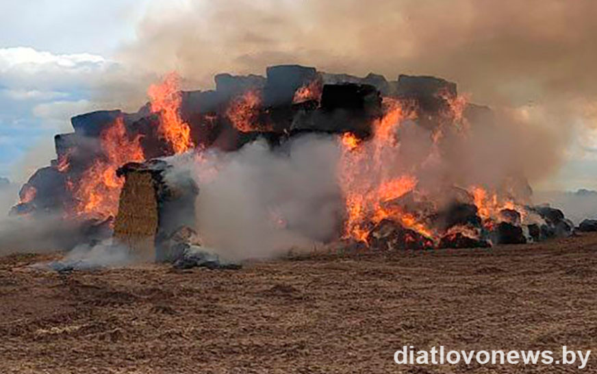 Возможная причина – удар молнии. В Гродненском районе огнем уничтожено 195 тонн соломы 