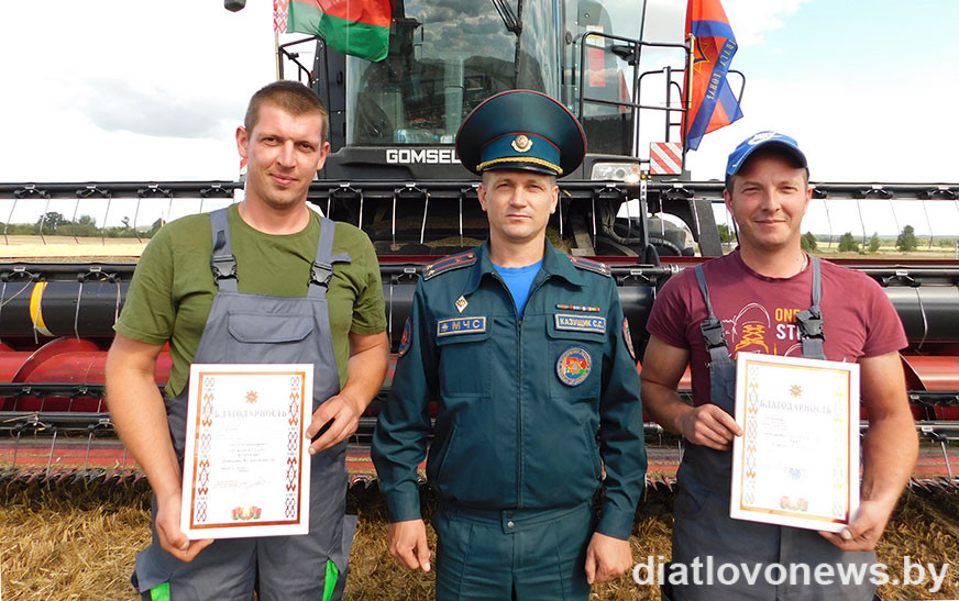 Спасатели Дятловщины помогают в уборке урожая