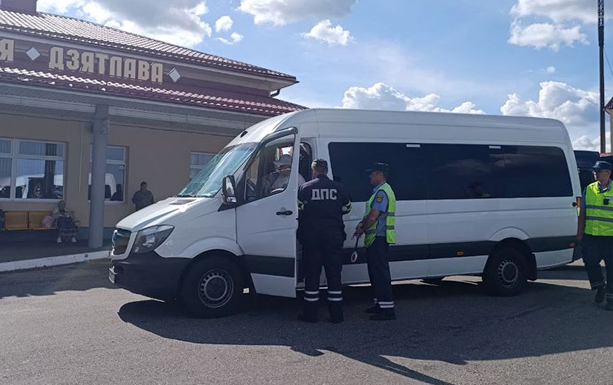 Праверылі таксі ў Дзятлаве