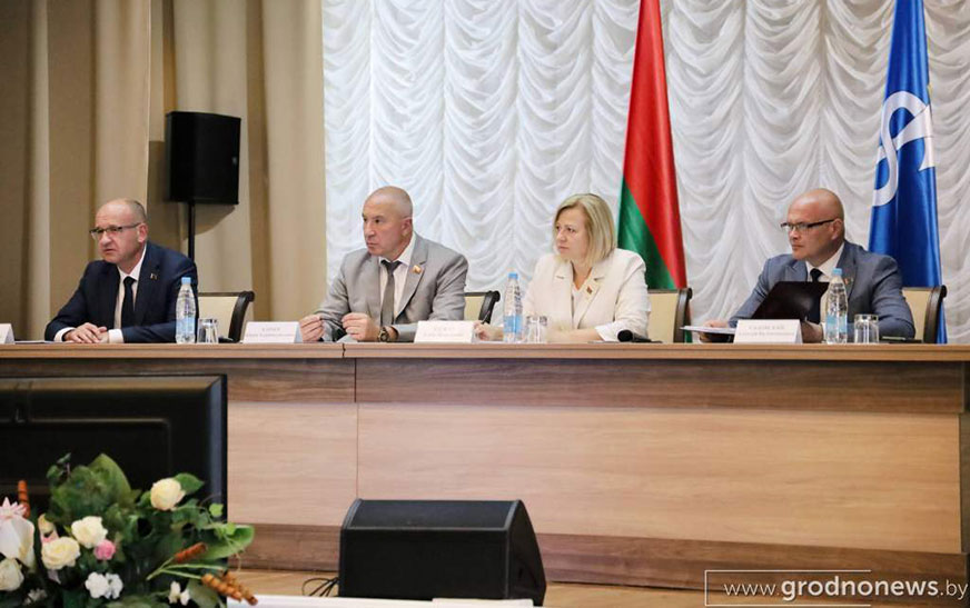 В Щучине проходит заседание временной комиссии по Году благоустройства