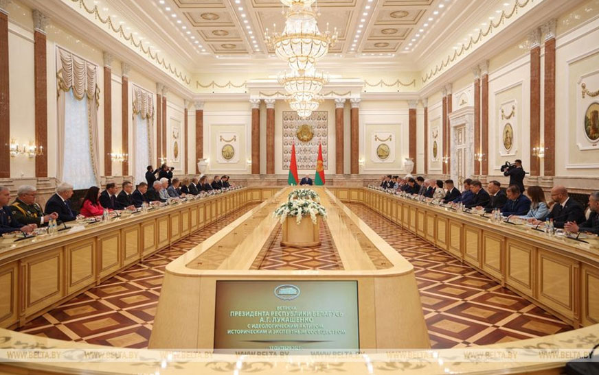 Александр Лукашенко призывает больше не молчать о “тяжелом следе” польской власти на белорусских землях