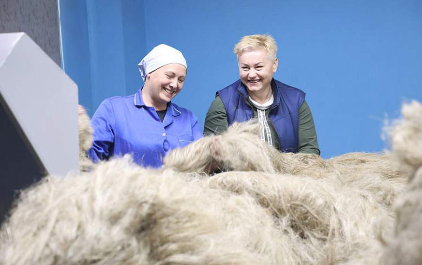 Лён любит поклон. Под руководством директора Алексея Зеленухо Дворецкий льнозавод вошел в число лидеров отрасли