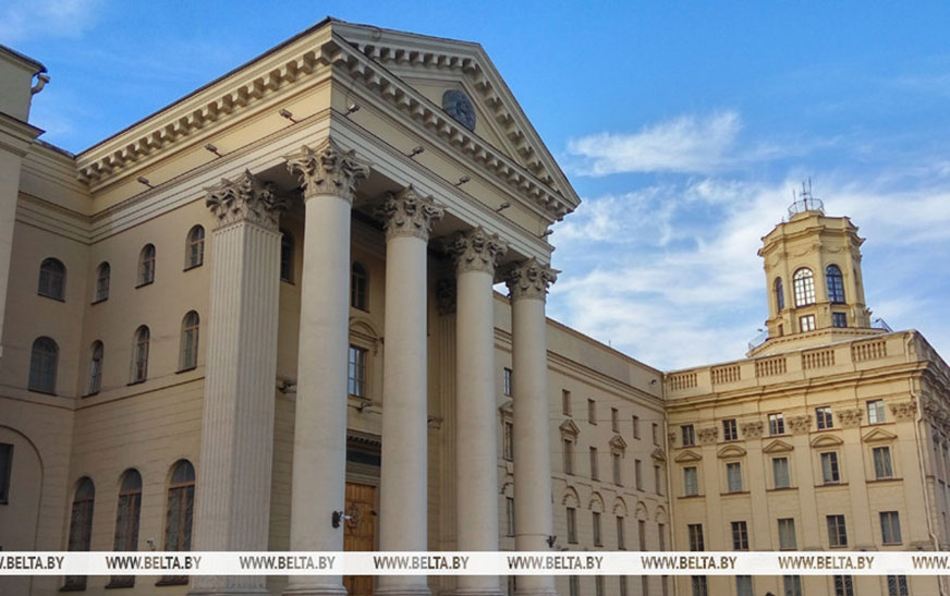 Ежедневно отдают силы, знания и навыки борьбе с угрозами государству. Александр Лукашенко поздравил сотрудников КГБ