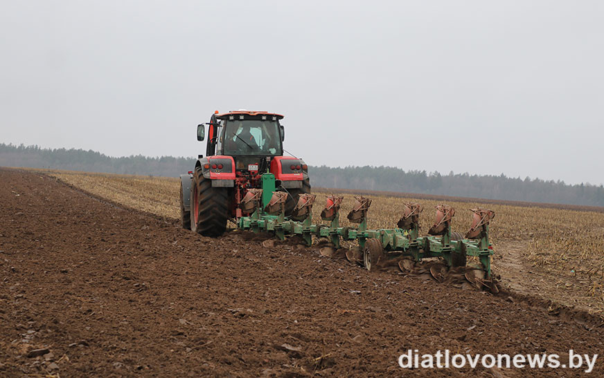 В сельхозорганизациях Беларуси накопили 63% минеральных удобрений от плана для обработки почвы
