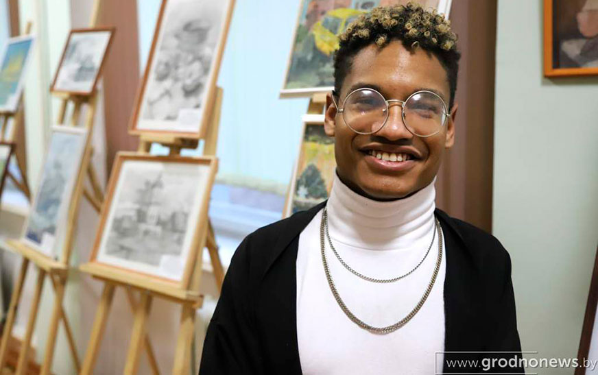 Блогер миллионник из Дятлово. Роберт Осипук делает искусство вирусным и доступным