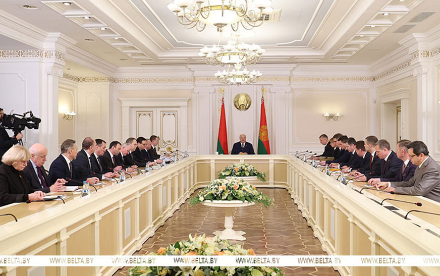 Где и как в Беларуси будут учить профессиям будущего? Вопрос стал темой совещания у Александра Лукашенко