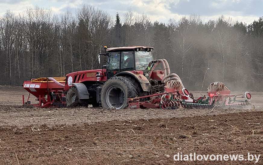 Хлебаробы Дзятлаўшчыны пачалі вясновую сяўбу