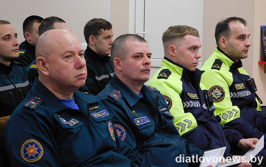 Александр Ясев провел рабочую встречу с дятловскими спасателями