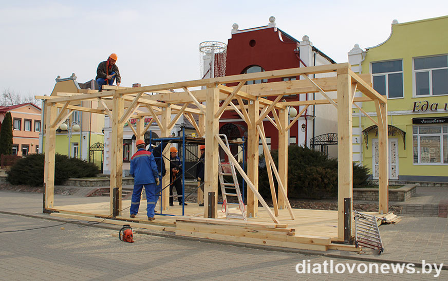 Што за канструкцыя “вырастае” на плошчы?