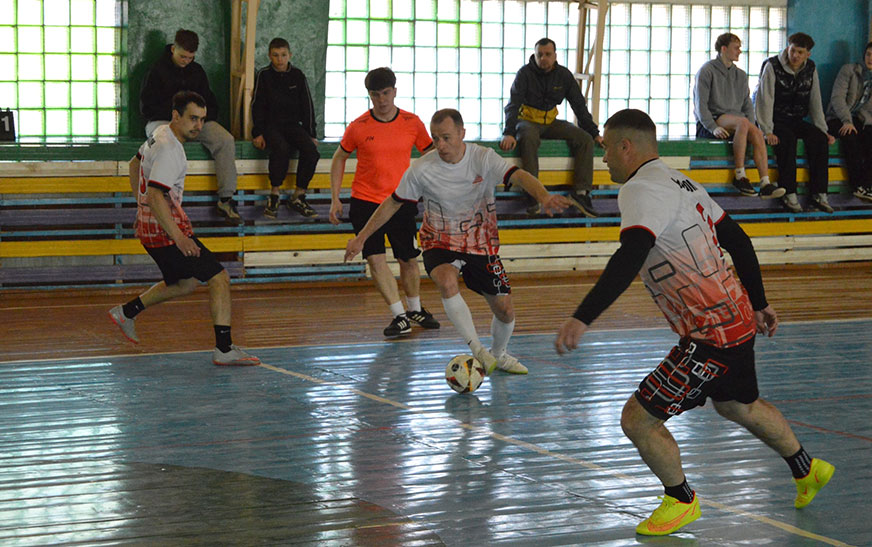 Состоялись решающие матчи открытого зимнего чемпионата города по мини-футболу