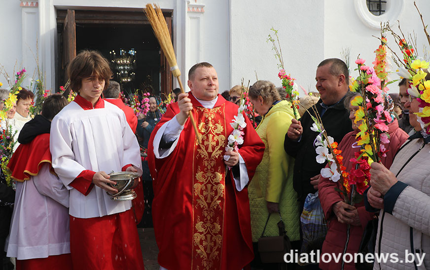 Каталіцкія вернікі Дзятлаўшчыны сустрэлі Вербную нядзелю
