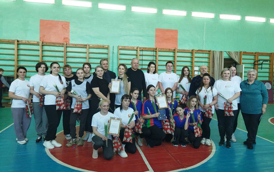 Празднично-спортивная программа “Весенняя капель”