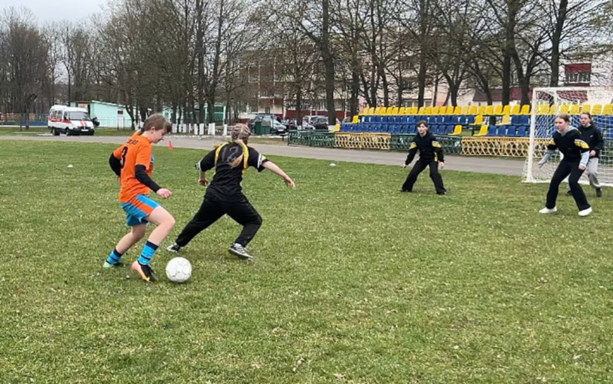 В Дятлово девушки доказали: футбол – не только для юношей