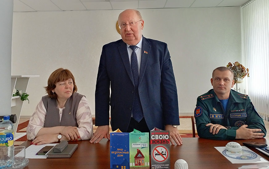«Не оставляйте детей одних!», информационная кампания по установке АПИ: о чем говорили на сельском сходе в Козловщине?