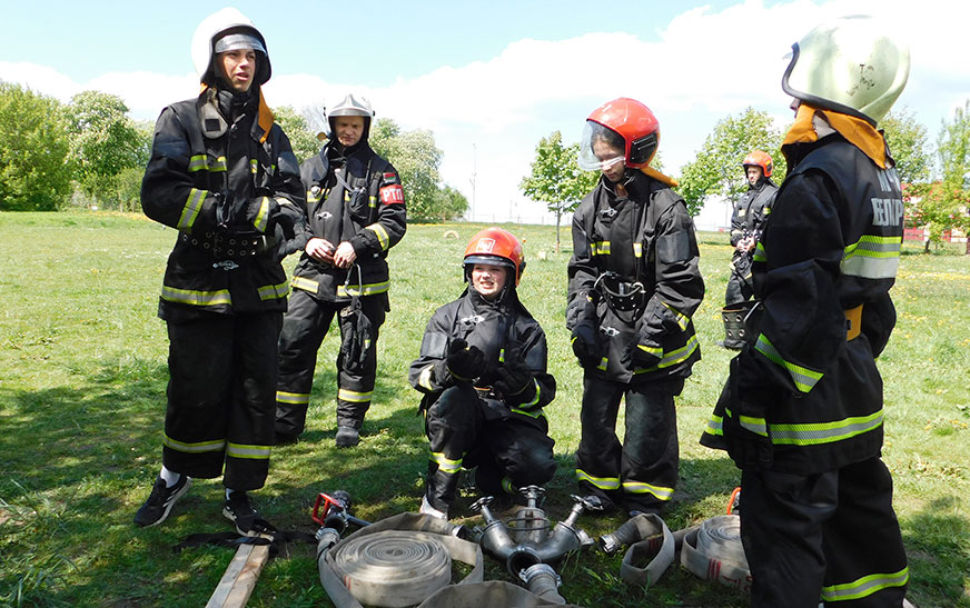6 команд – 4 конкурса – 3 победителя. Полевой лагерь «Спасатель» прошел на Дятловщине