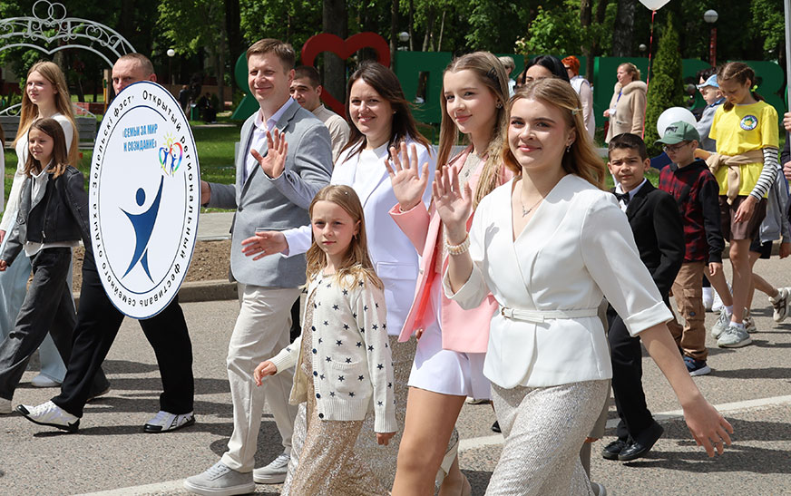 «Зецельскі фэст» ў Дзятлаве.  Шэсце па цэнтральнай вуліцы