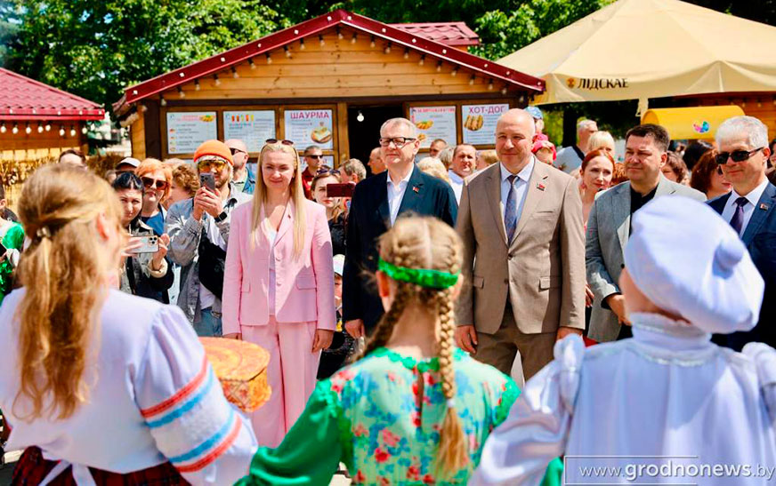 Почетные гости XV Республиканского фестиваля национальных культур познакомились с колоритом национальных подворий