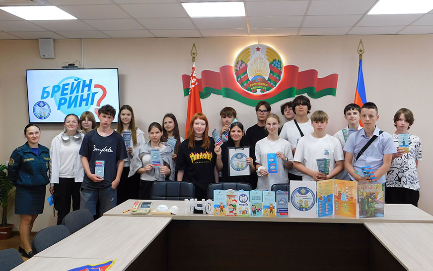 Покорить высоту и спасти жизнь: спасатели организовали «День с МЧС» для ребят из лагеря труда и отдыха