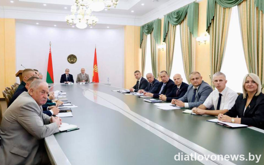 Селекторное совещание по вопросам уборочной кампании в Беларуси проводит Глава государства Александр Лукашенко