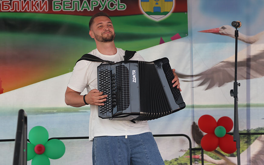 На святочнай хвалі