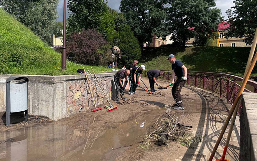 Борьба со стихией в Гродно, полевые работы и туризм. Александр Лукашенко заслушал доклад Юрия Караева