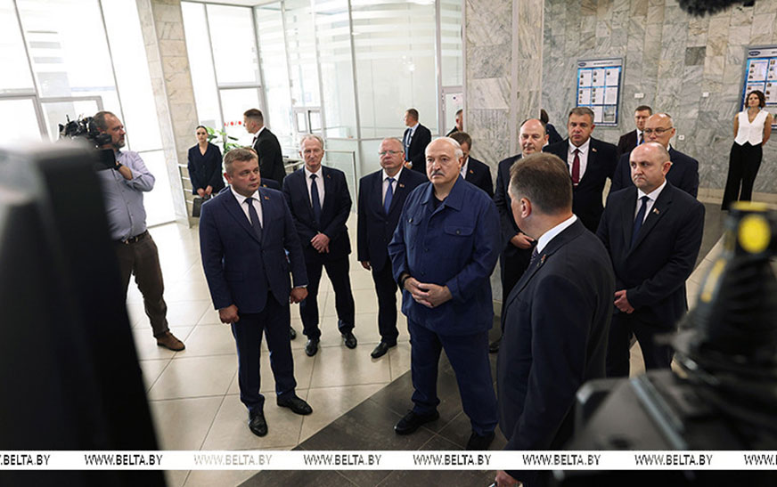 Торговля на селе и перспективы БелОМО. Александр Лукашенко посетил Вилейский район