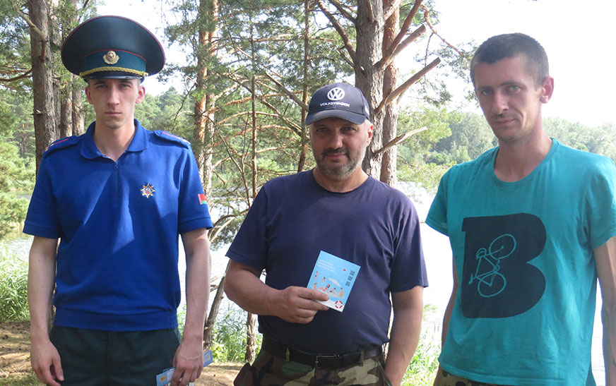 Рейд со СМИ. Выходные под контролем: дятловские спасатели усилили профилактическую работу на водоемах района