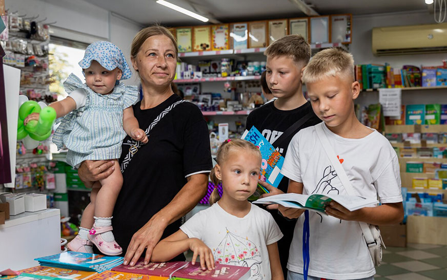 В Беларуси стартовала выплата материальной помощи к школе: кому положена и куда обращаться