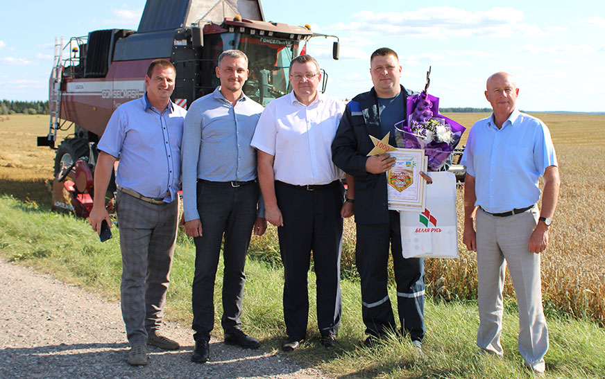 Вячаслаў Кастусік – рэкардсмен-камбайнер жніва-2026 на Дзятлаўшчыне