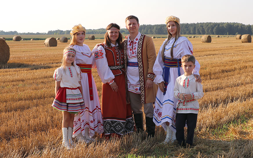 Актуальны каментарый. Сям’я Ляхаў: “З любоўю да роднага куточка”