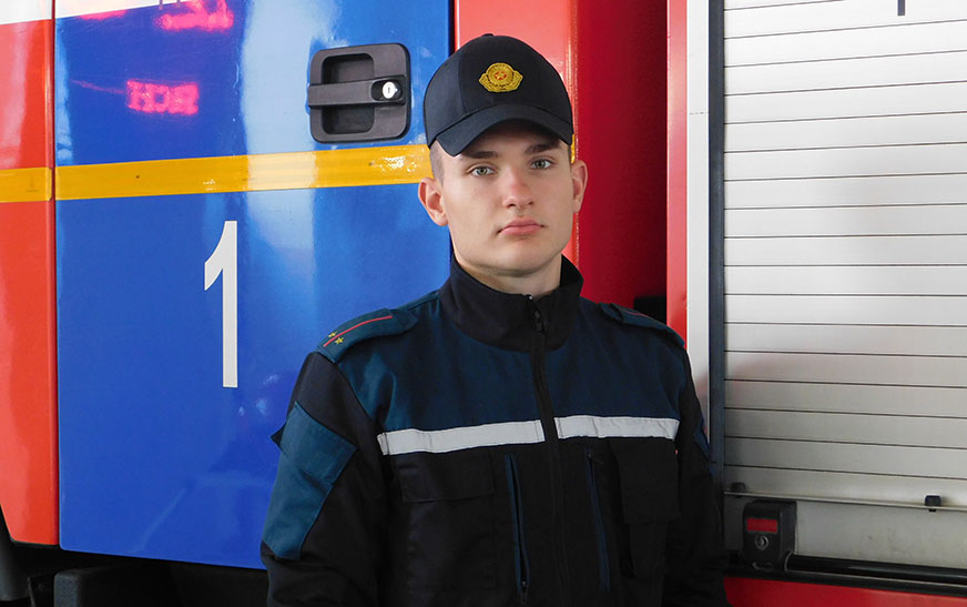 Молодой офицер на страже безопасности