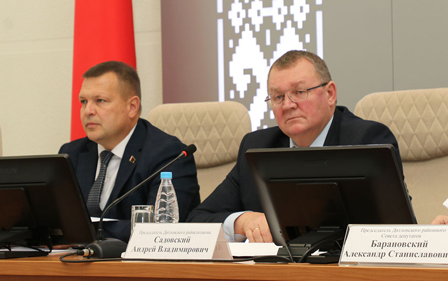 У райвыканкаме. Будзе цёпла ў дамах