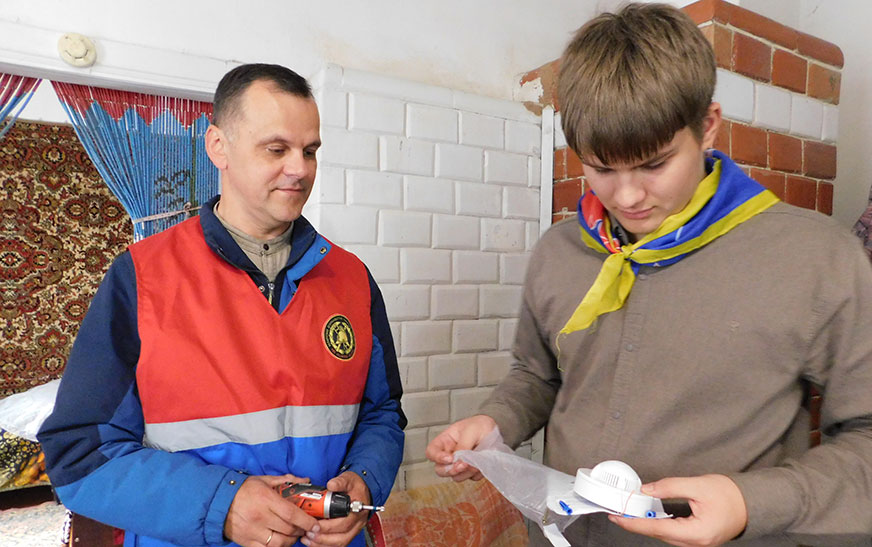 «Молодежь за безопасность»: марафон «112 добрых дел» открыли юные спасатели Новоельни        