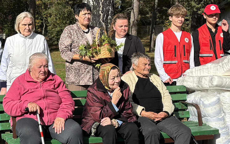 Падарылі пажылым людзям добры настрой