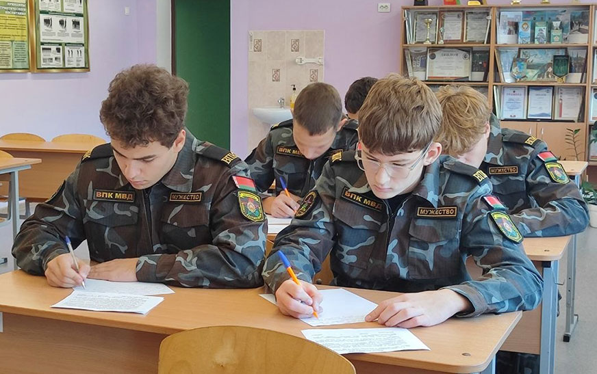 Выхаванцы клуба “Мужнасць” напісалі пісьмы бацькам